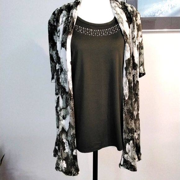 Ladies fooler top with rhinestone detailing, size L - Picture 1 of 7